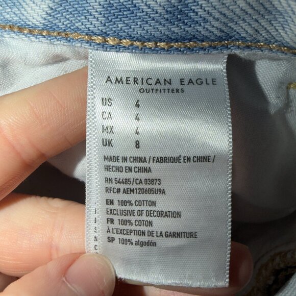 American Eagle High Rise Mom Shorts Size 4 Light Wash Distressed Denim - Picture 6 of 7